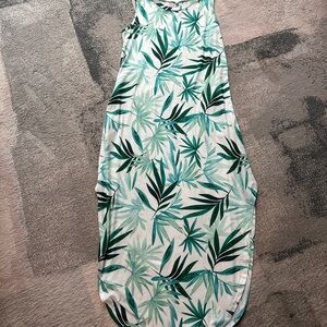 New (without tags) Tropical Leaf Print Maxi Dress in Green and White